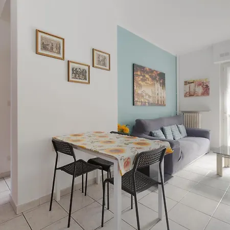 Vigentino Balcony Apartment Milan